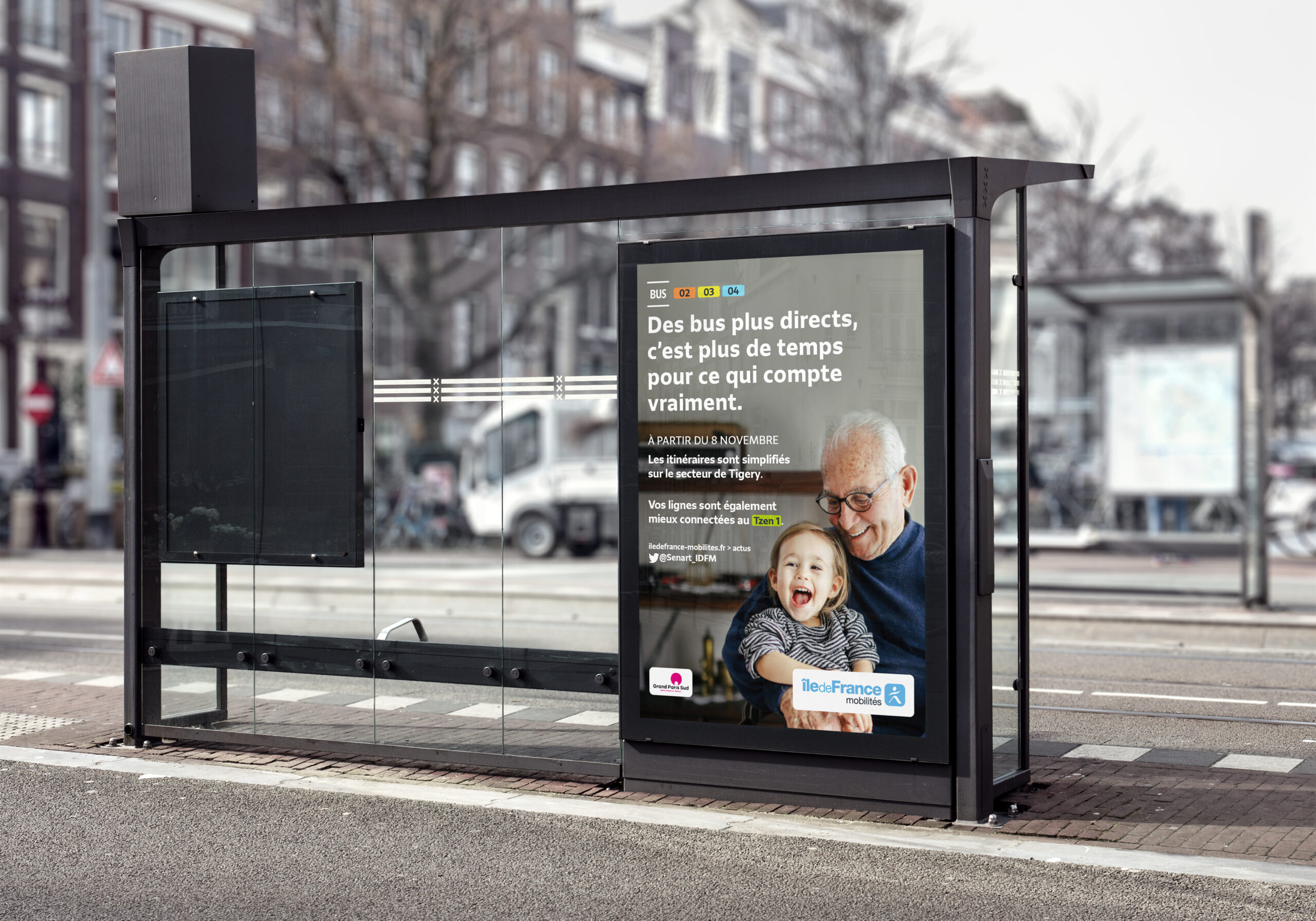 Panneau publicitaire d'un arrêt de bus pour la campagne Sénart